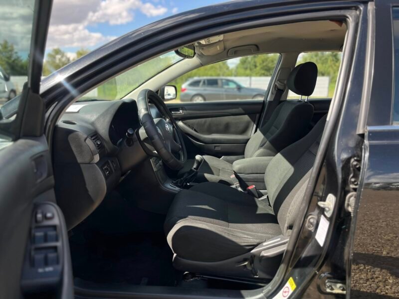 PARDUOTAS TOYOTA AVENSIS 2.0L