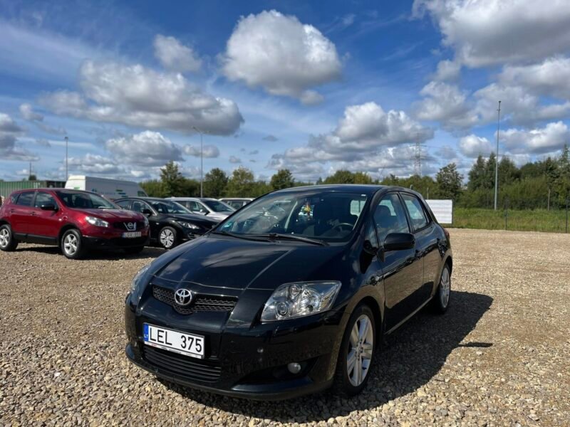 TOYOTA AURIS 2.2 L.