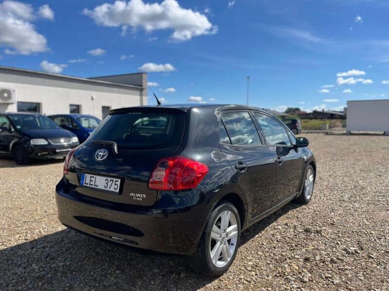 TOYOTA AURIS 2.2 L.