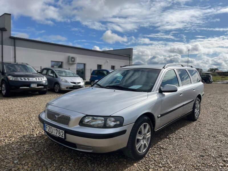 Volvo V70 2.4L
