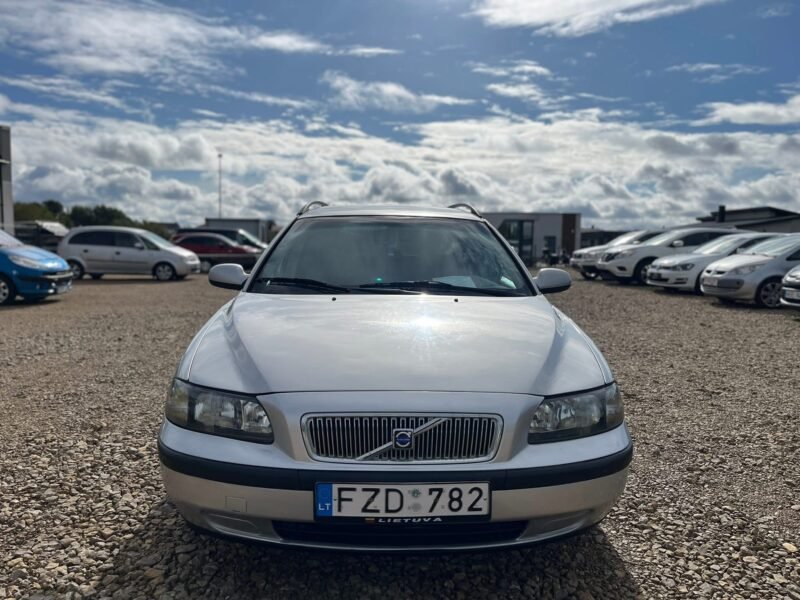 Volvo V70 2.4L
