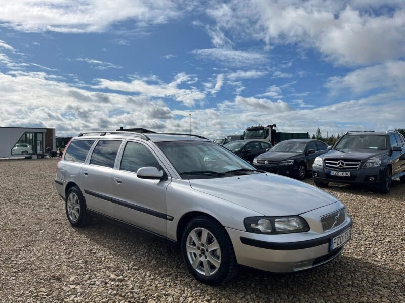 Volvo V70 2.4L