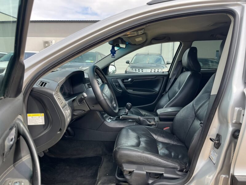 Volvo V70 2.4L
