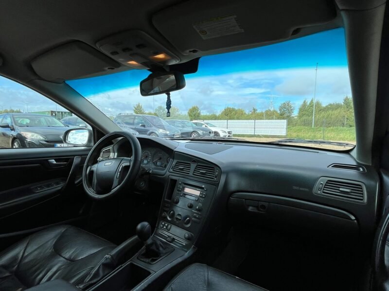 Volvo V70 2.4L