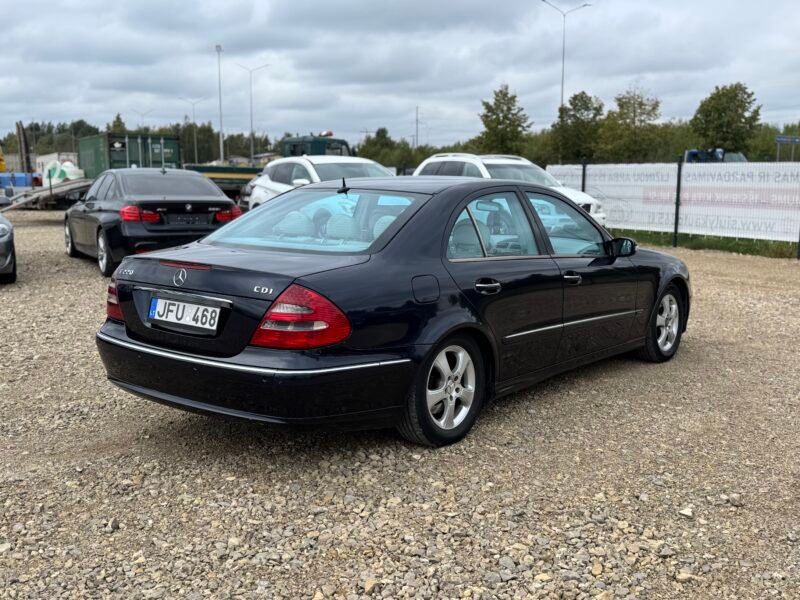 Mercedes Benz E220