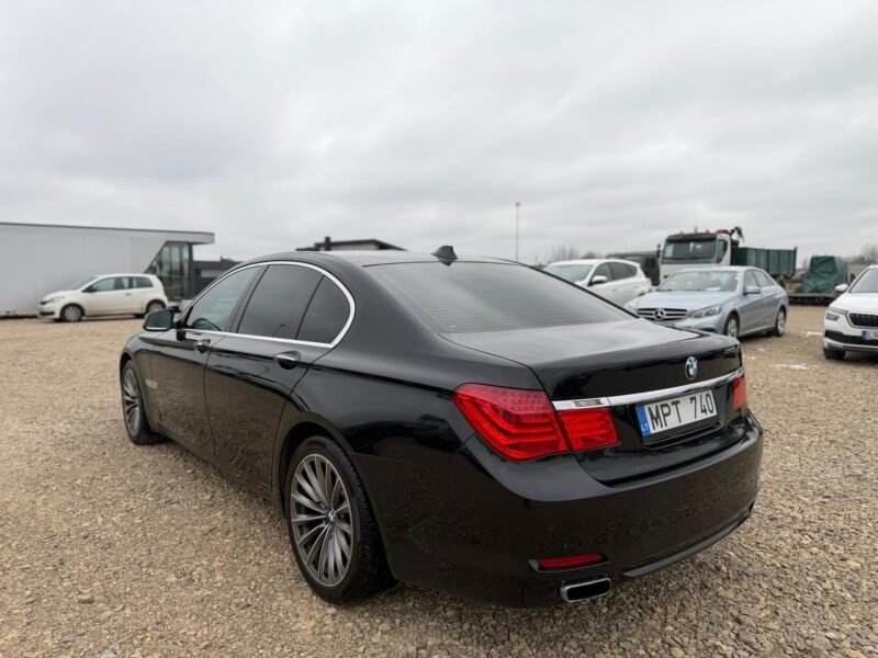 BMW 740
