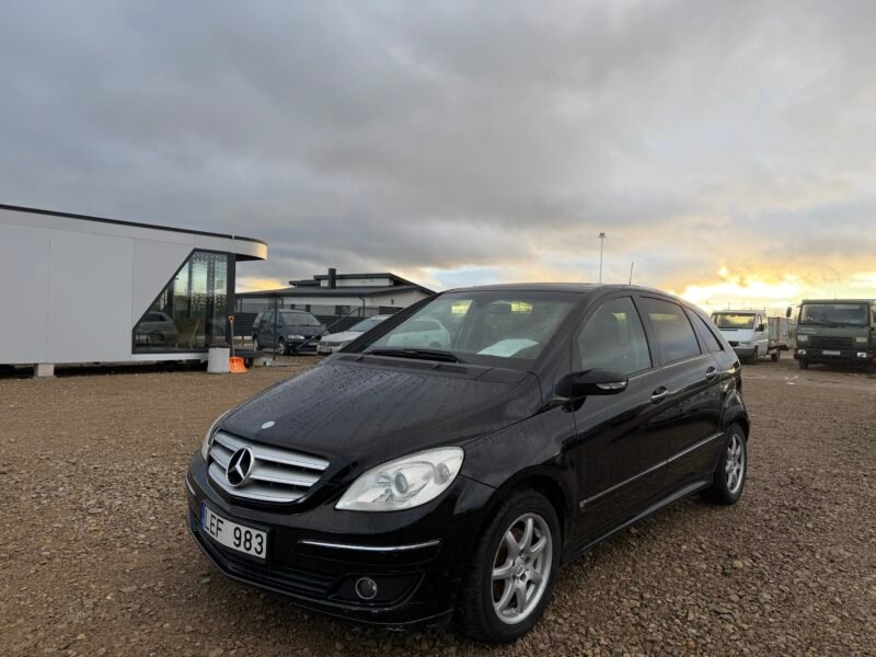 Mercedes-Benz B180