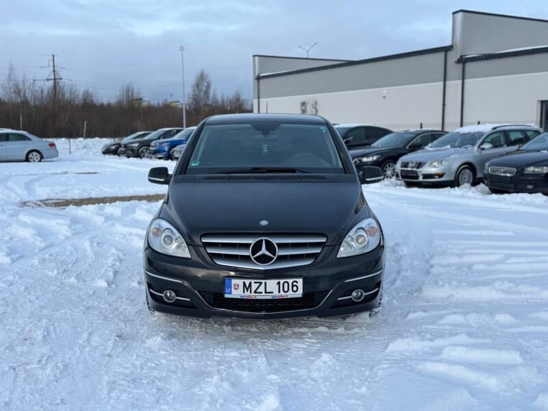 Mercedes-Benz B180