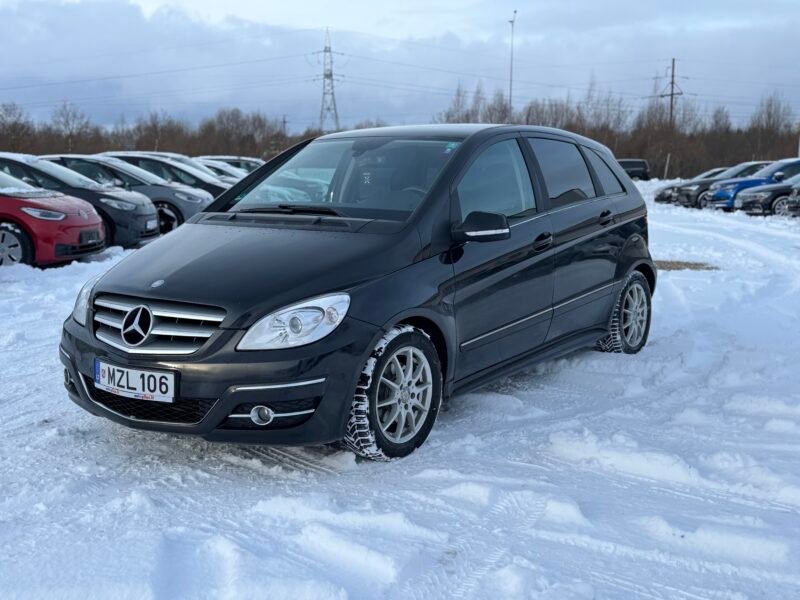 Mercedes-Benz B180