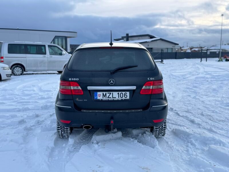 Mercedes-Benz B180
