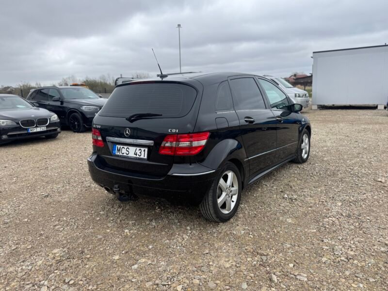 Mercedes-Benz B200