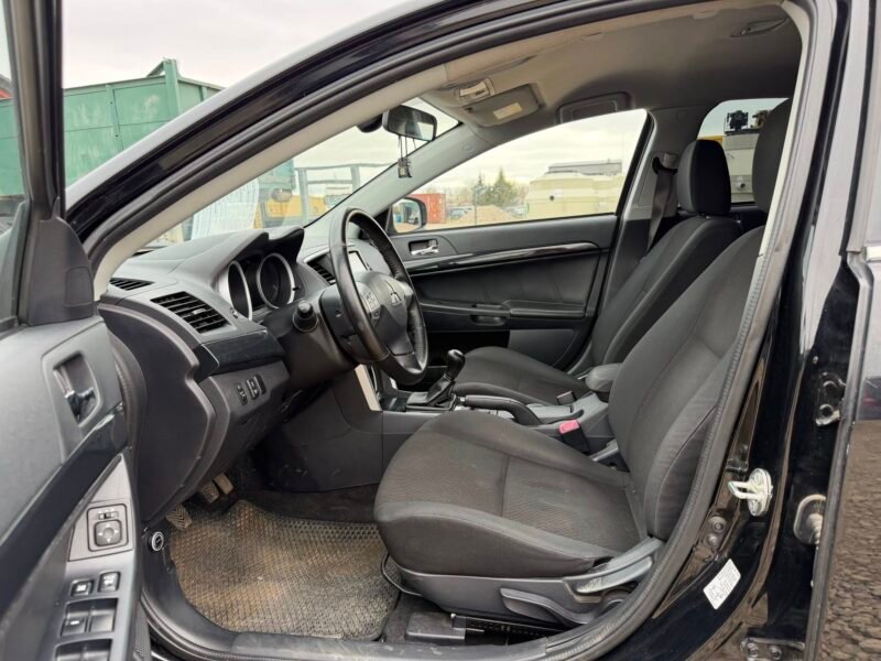 Mitsubishi lancer