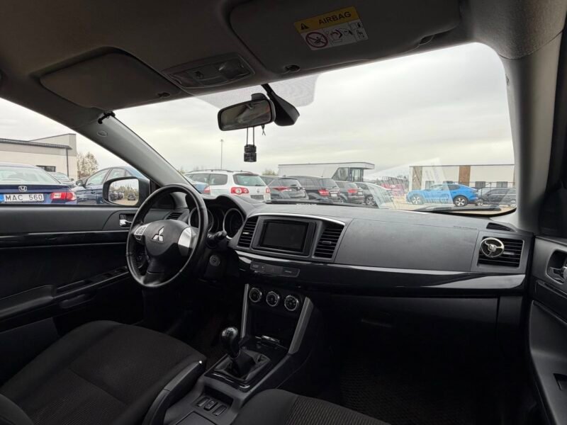 Mitsubishi lancer