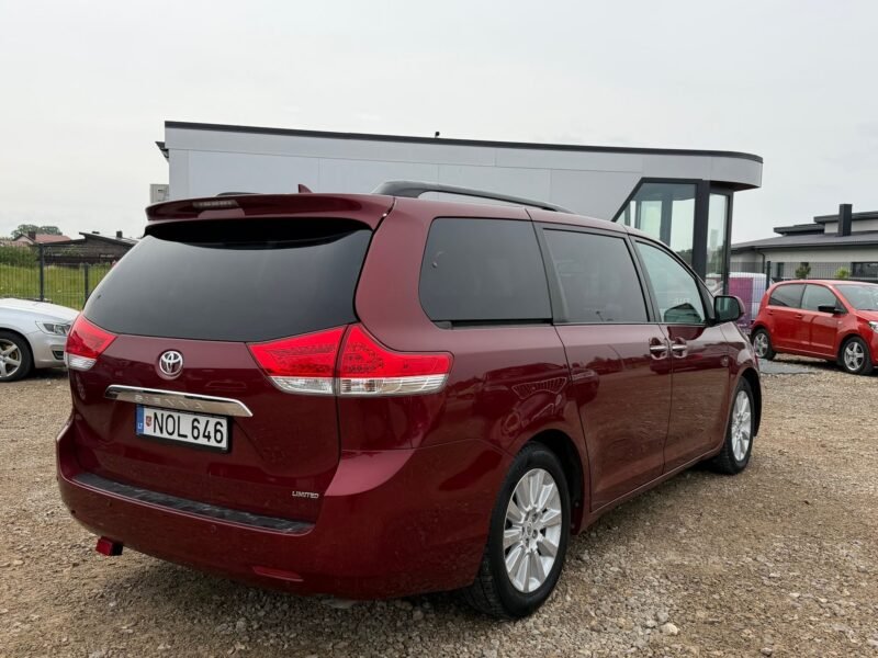 TOYOTA SIENNA