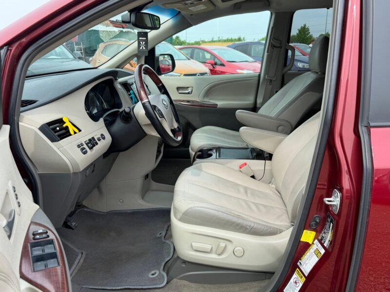TOYOTA SIENNA