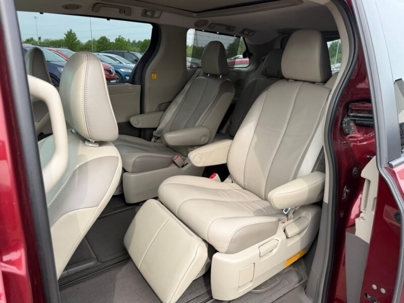 TOYOTA SIENNA
