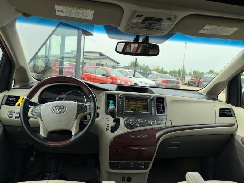 TOYOTA SIENNA