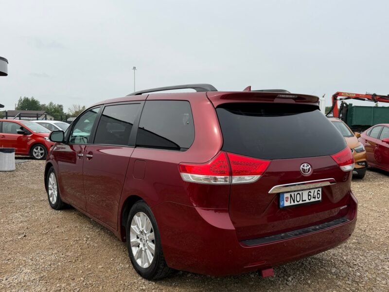 TOYOTA SIENNA