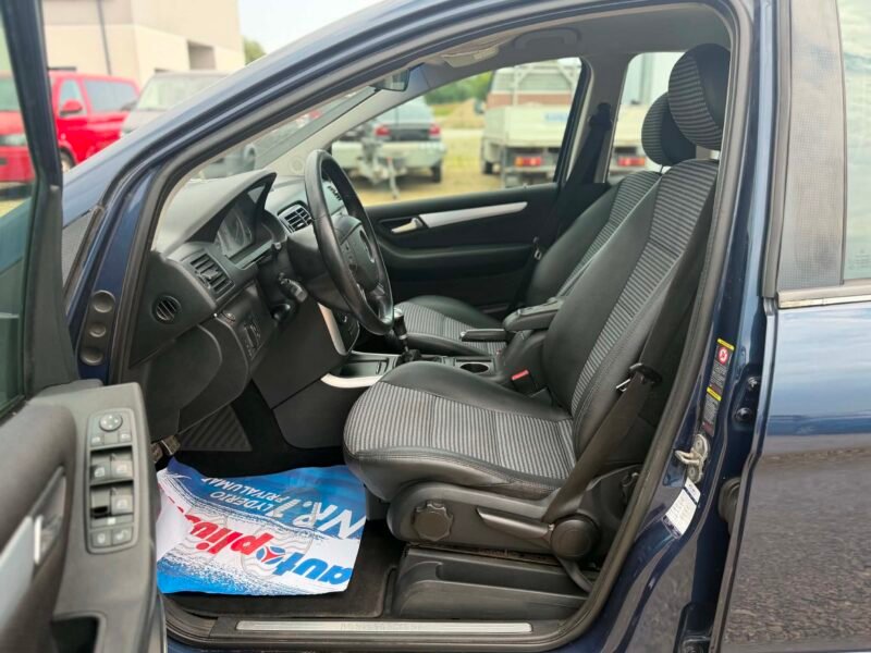 Mercedes-Benz B200